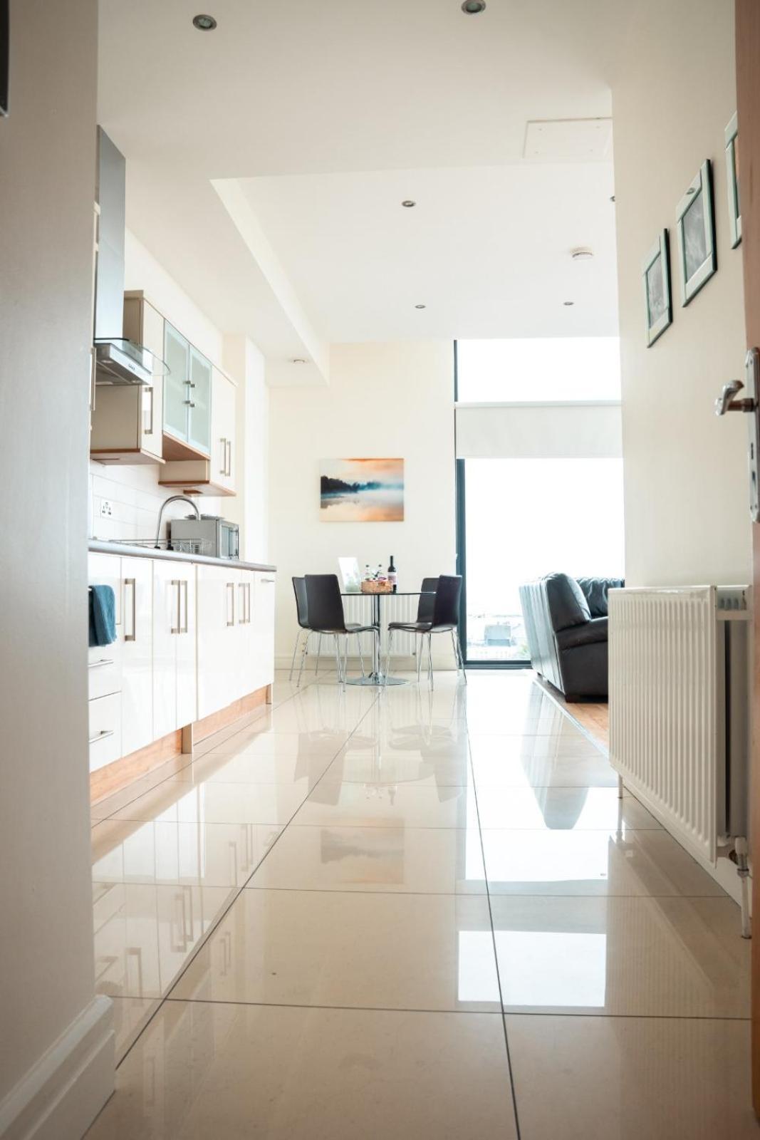 The Western Citypoint Apartments غالواي المظهر الخارجي الصورة